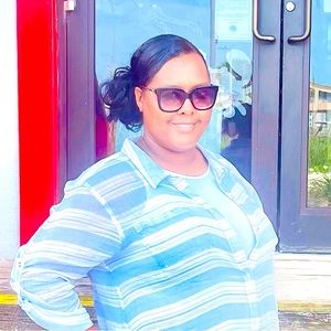 Meet your Posher, Denita